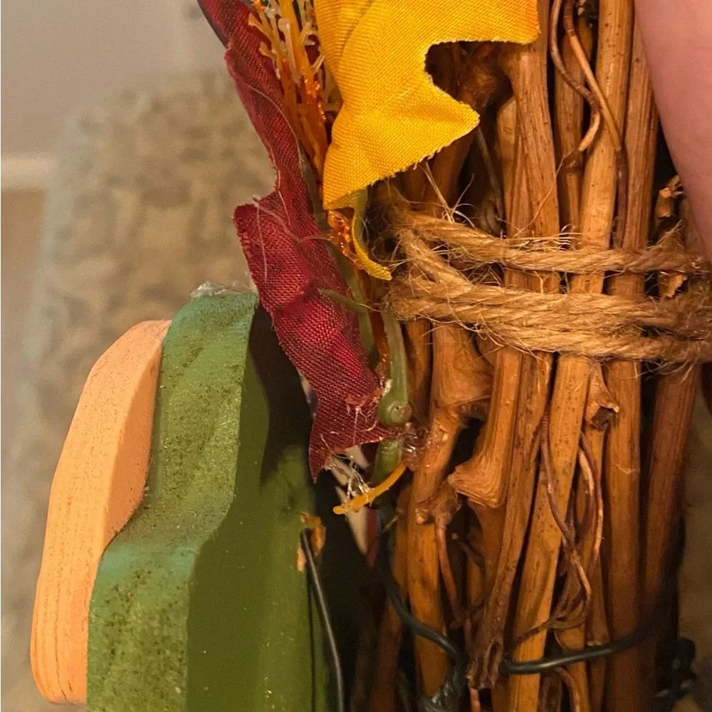 Fall/HALLOWEEN THEMED GRAPEVINE WREATH